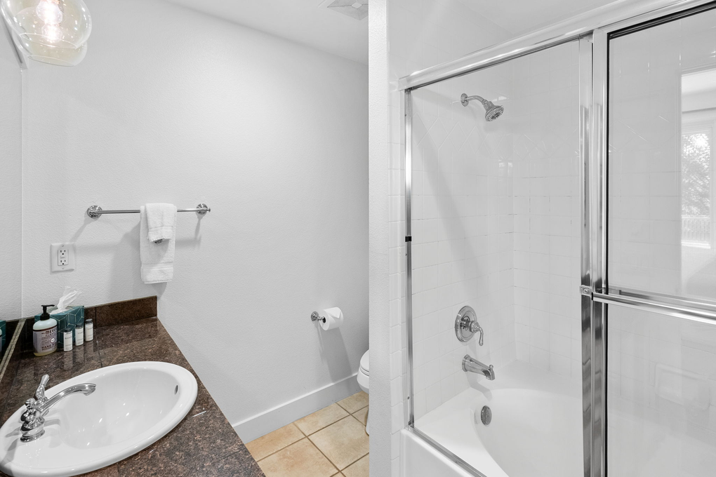 Primary Bedroom En-Suite Full Bath