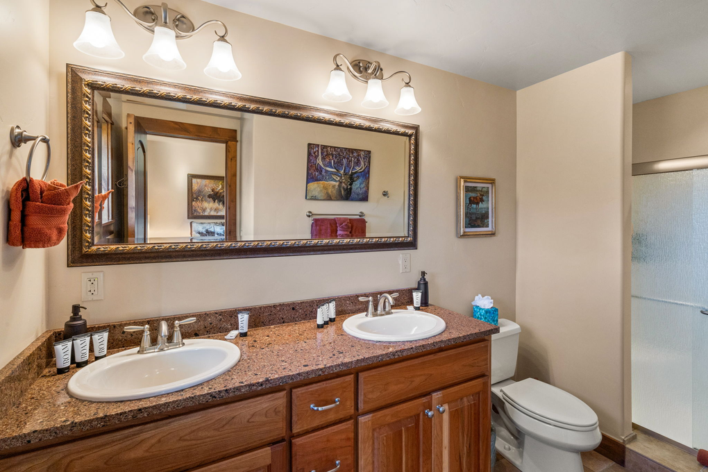 Moose Room En-Suite Full Bath