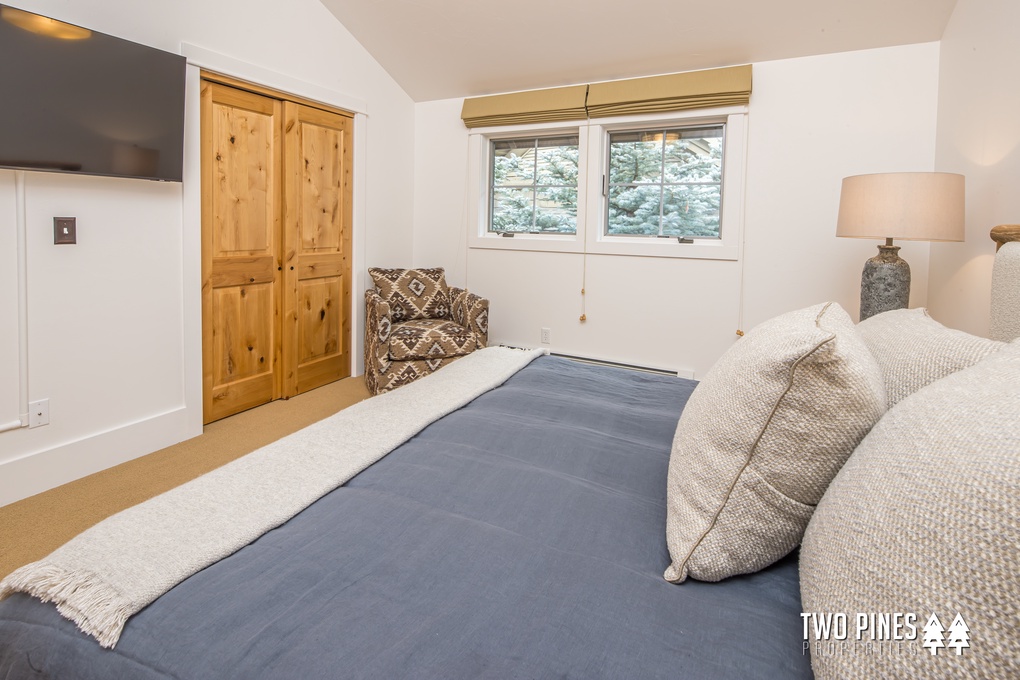 Guest Bedroom King bed