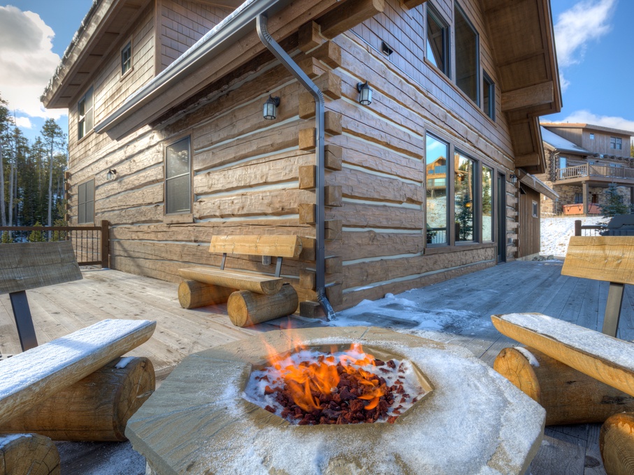 Private Deck with Fire-Pit