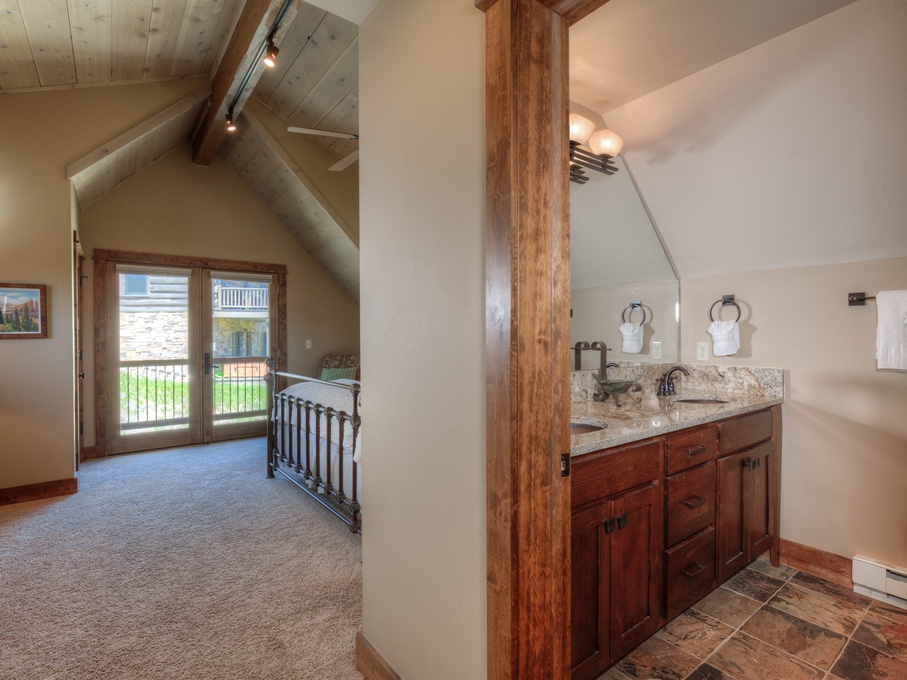 Upstairs Guest Bedroom with En-Suite
