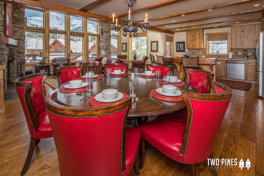 Dining Area - Seating for 7 Guests