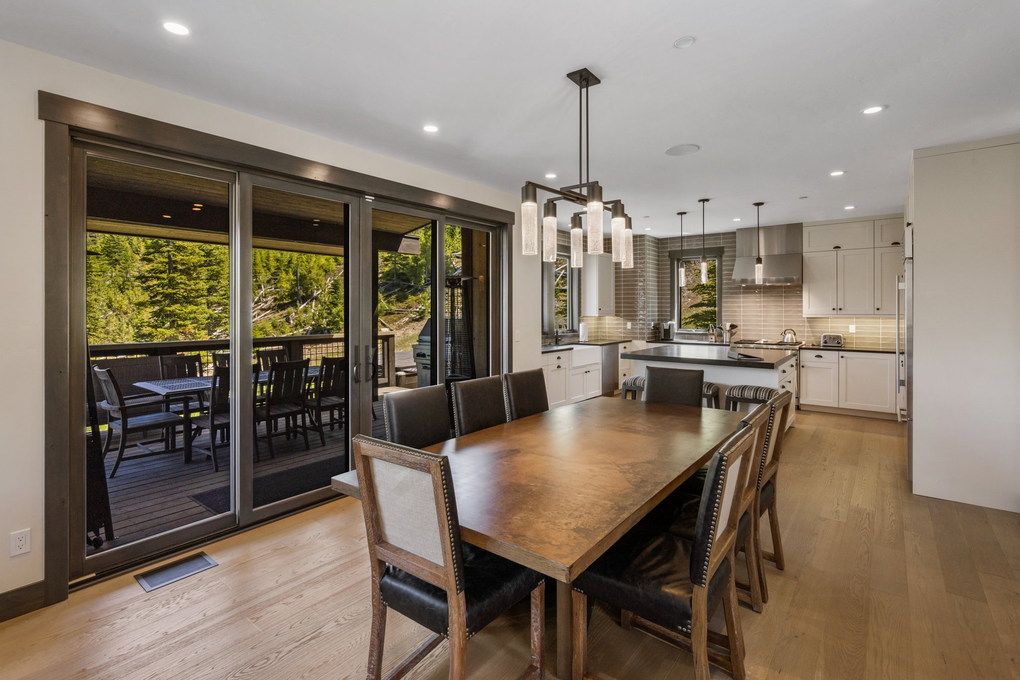 Dining Room (deck access)