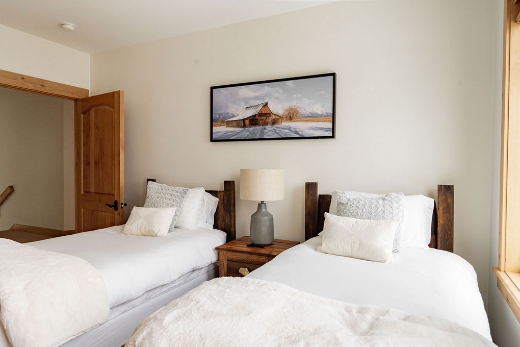 Guest Bedroom - 2 Twin Beds
