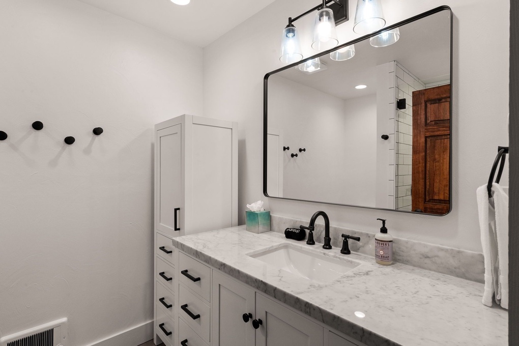 Upstairs Bunkroom, Newly Renovated En-Suite