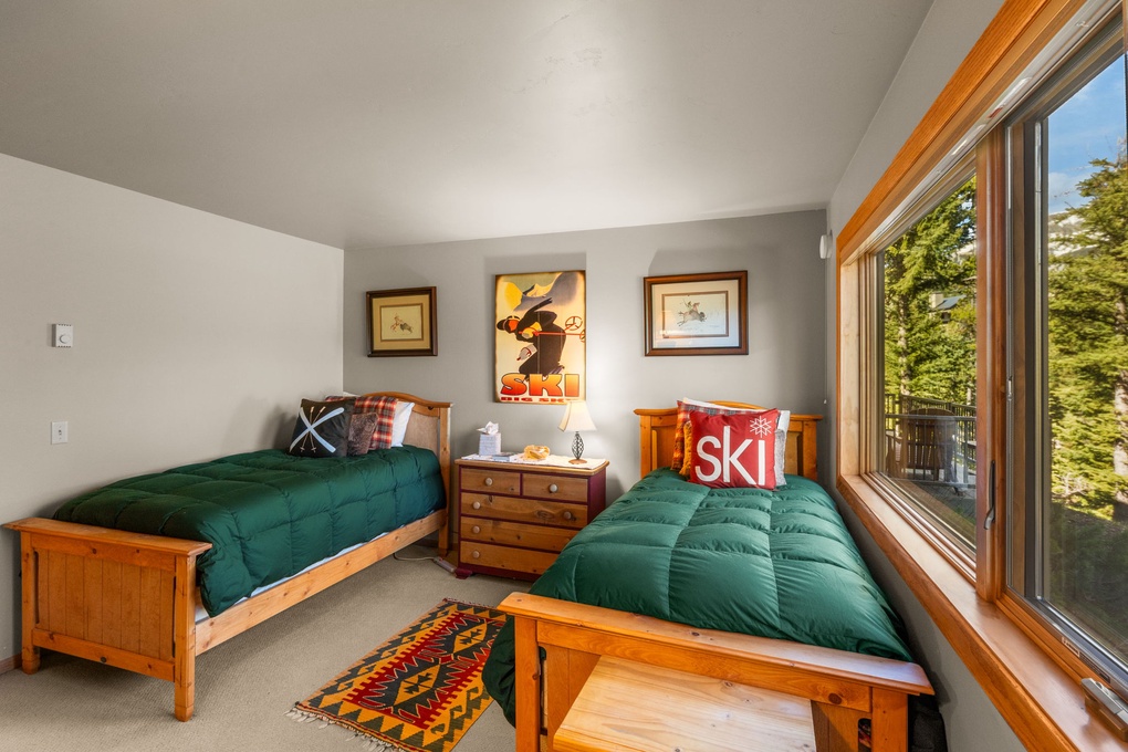 Guest Bedroom 2 (main floor)