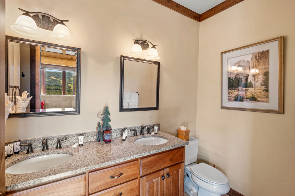 Cowboy Room En-Suite Full Bath