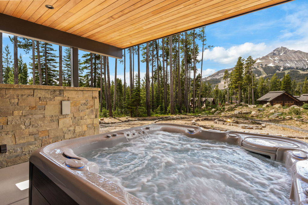 Hot Tub Access in Downstairs Den