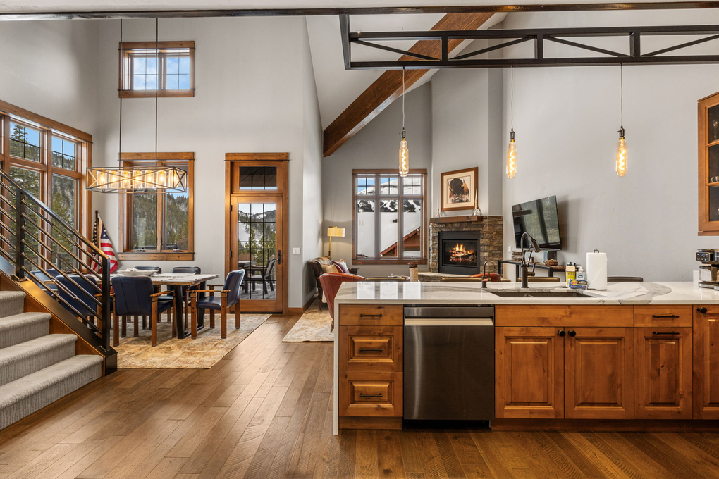 Spacious Open-Concept Kitchen/Living Area