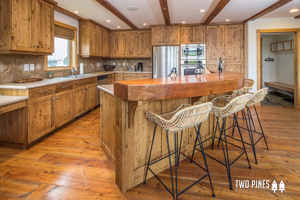 Kitchen Area- Bar Seating for 4