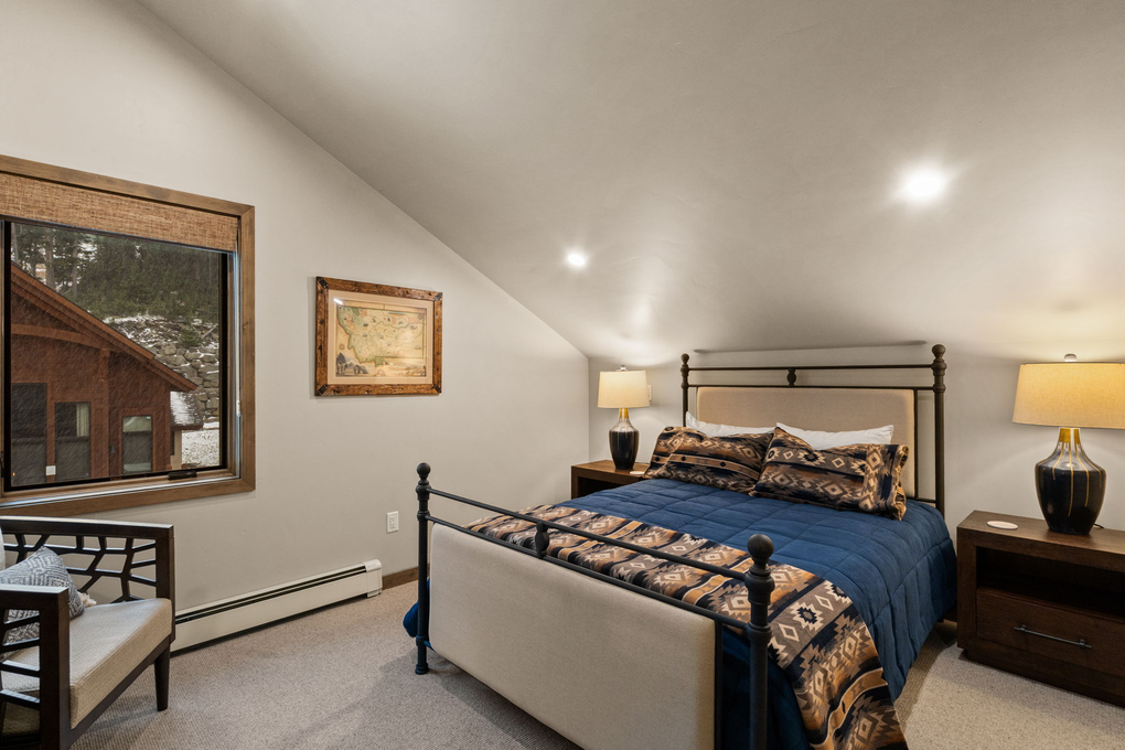 Guest Bedroom 1 with Queen Bed and En-Suite Full Bath (third floor)