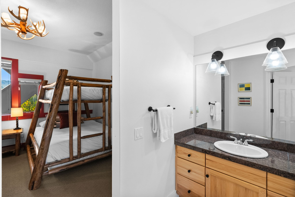 Newly Updated Bunk Room w/ En-Suite