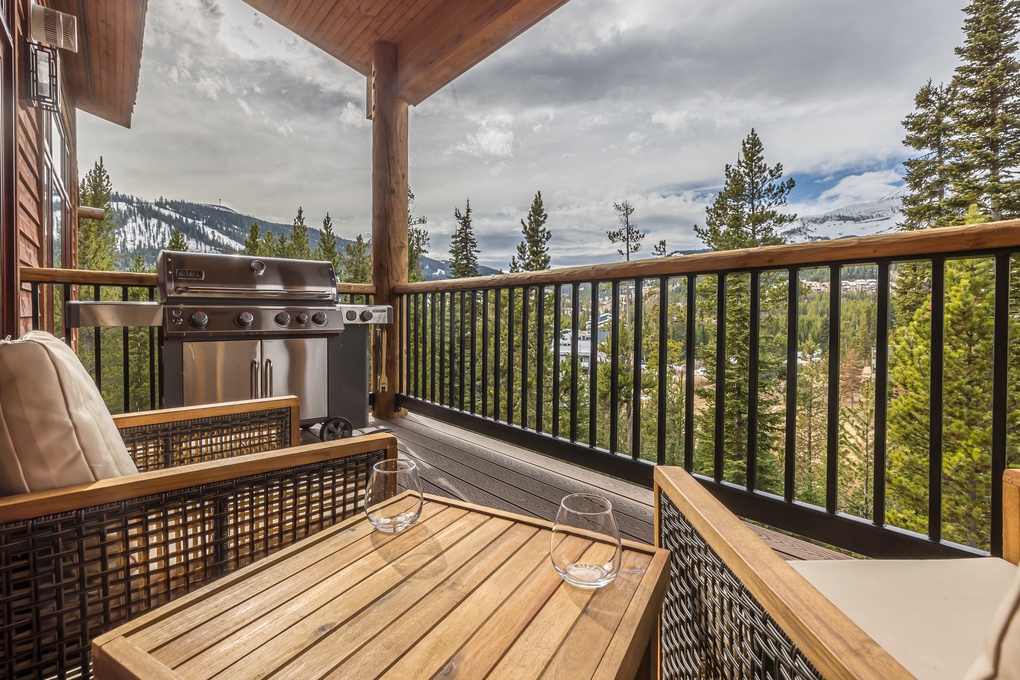 Balcony with Grill