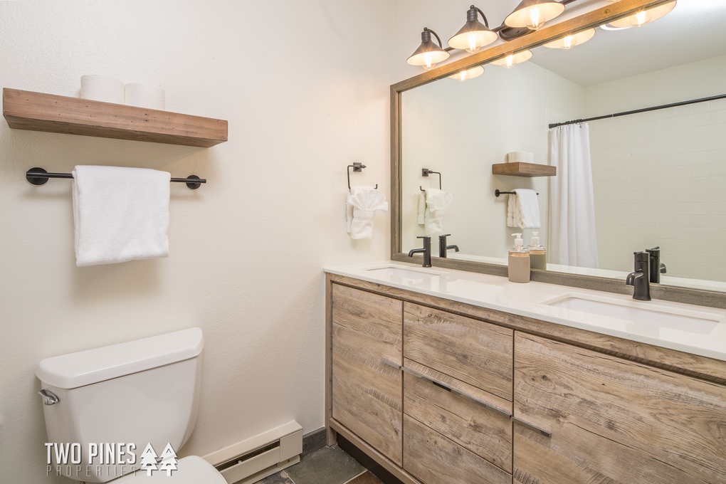 Double Vanity and Tub/Shower Combo