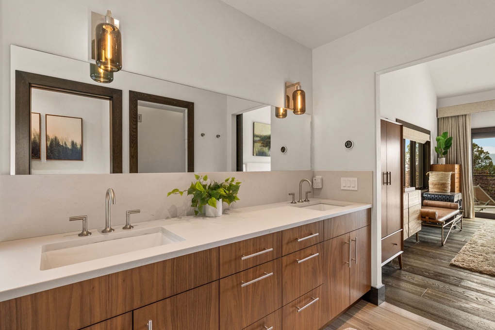 Primary Bedroom En-Suite