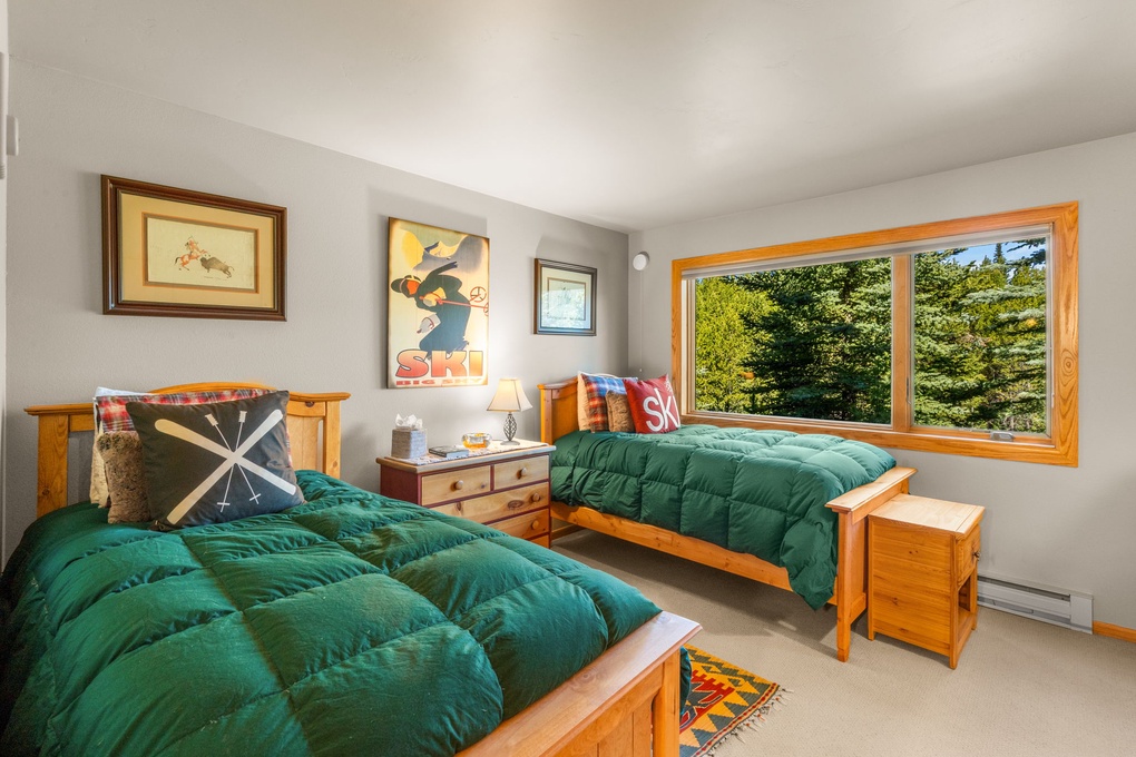 Guest Bedroom 2 (main floor)