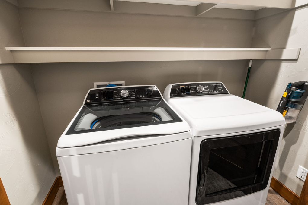 Laundry Closet (main floor)