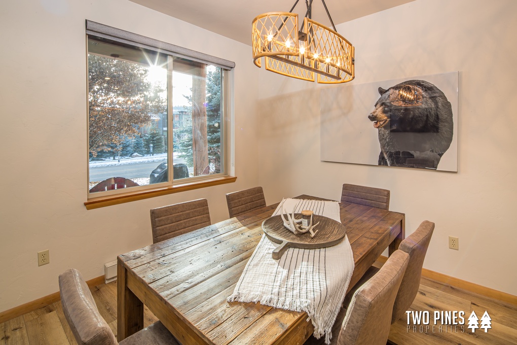 Dining Area with Table Seating for 6