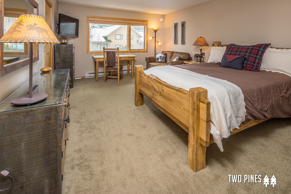 Master Bedroom with Queen Bed