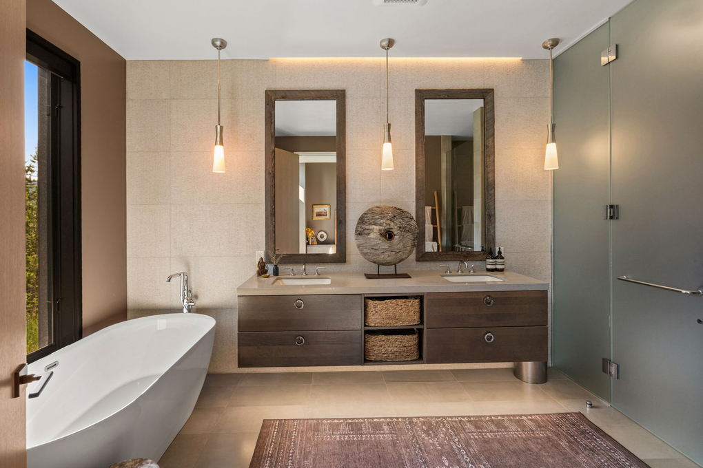 Primary En-Suite, Soaking Tub, Walkin Shower, Heated Floors