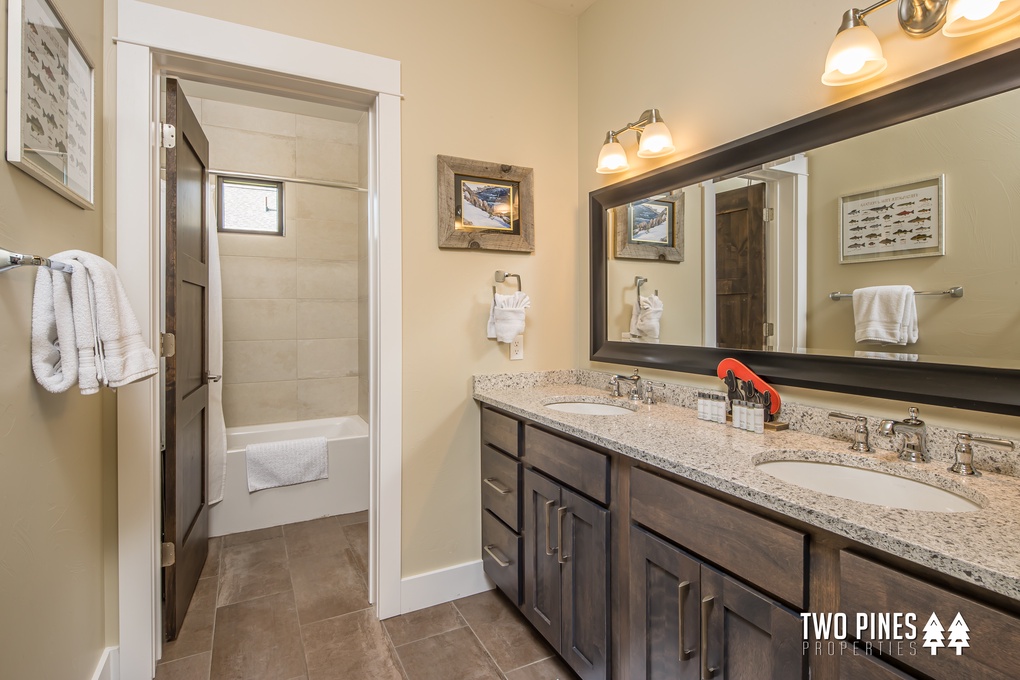 Upper Level Shared Full Bathroom