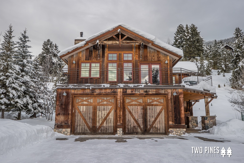 Exterior Garage