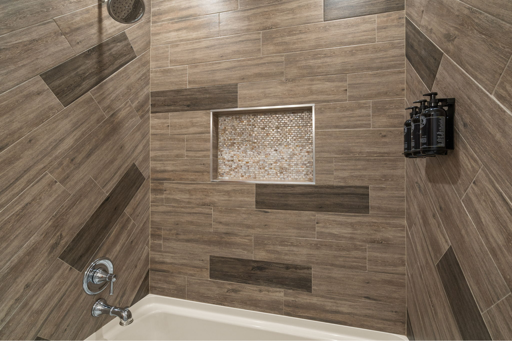 Second Lower Level Hallway Full Bathroom w. Tub/Shower Combo