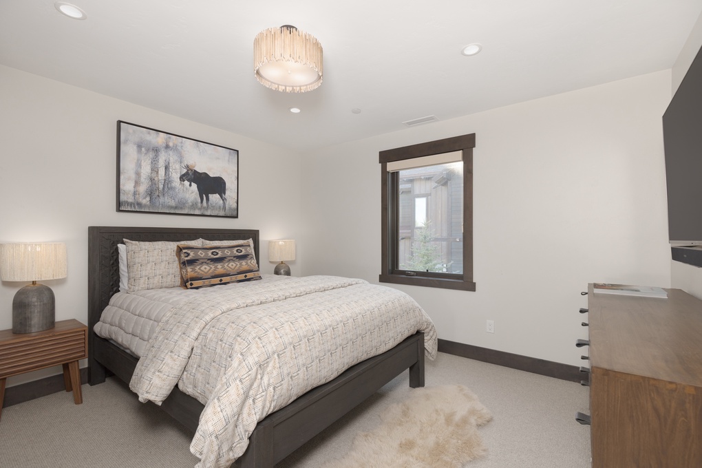 Guest Bedroom w/ a King Bed