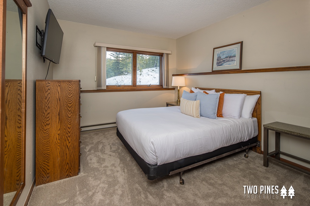 Queen Bedroom 2 with TV