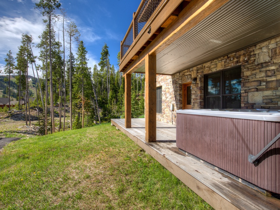 Personal Hot Tub With Privacy