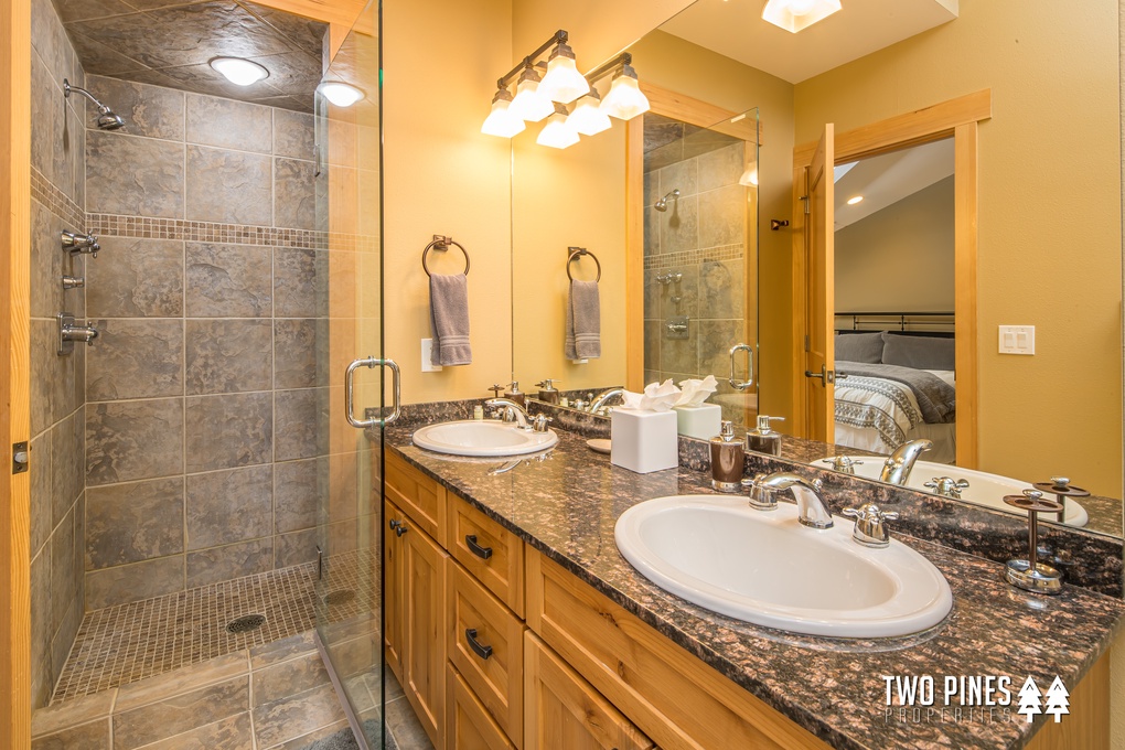 Primary  Bedroom En Suite- Double Vanity, Soaking Tub, Walk-In Shower