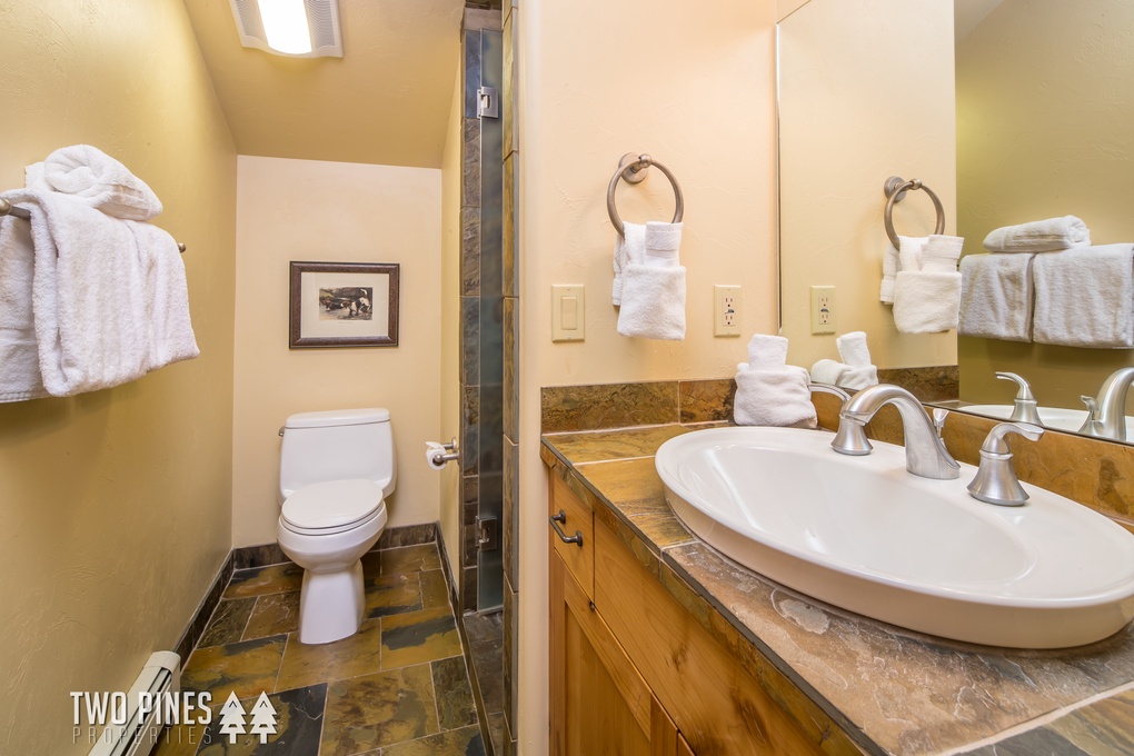 2nd Guest Bathroom en suite with Single Vanity