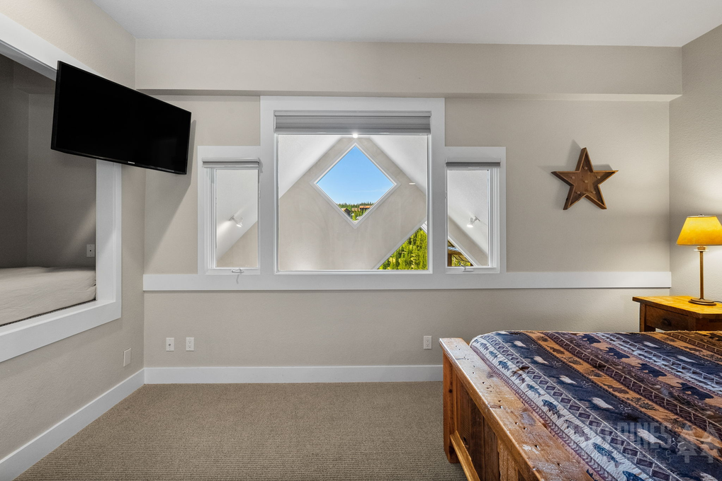 Upper Level Primary Suite