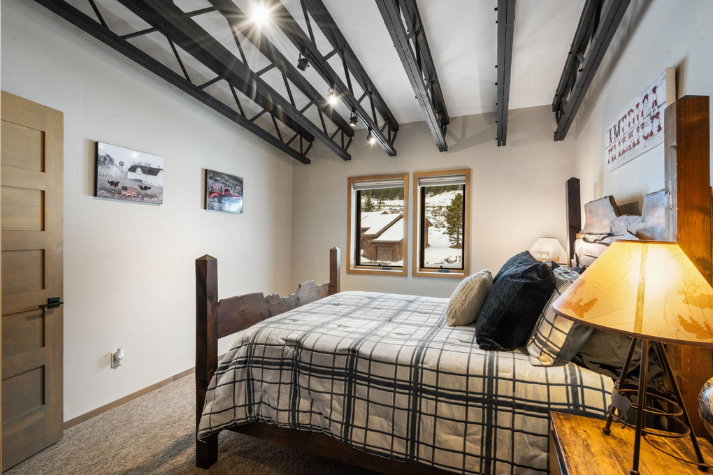 Guest Bedroom 1 (second floor)