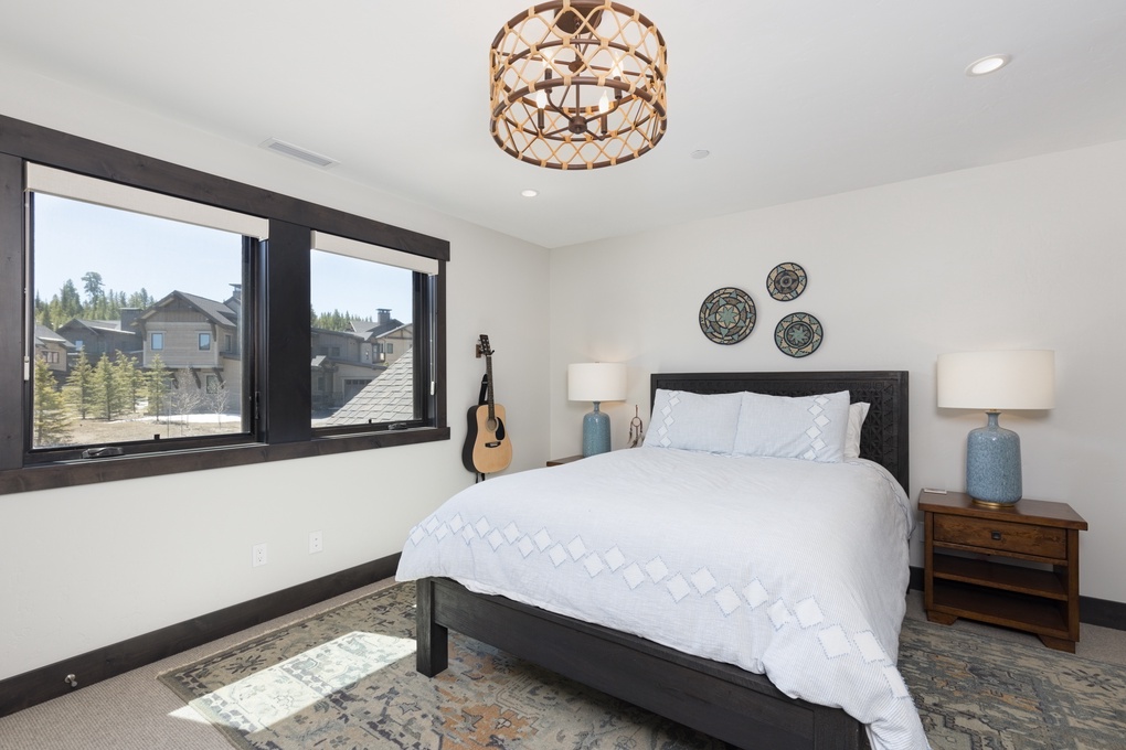 Upstairs Guest Bedroom 1 w. En-Suite