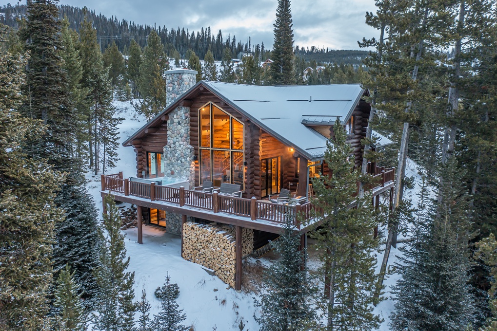 Beautiful Chalet Tucked in the Pines