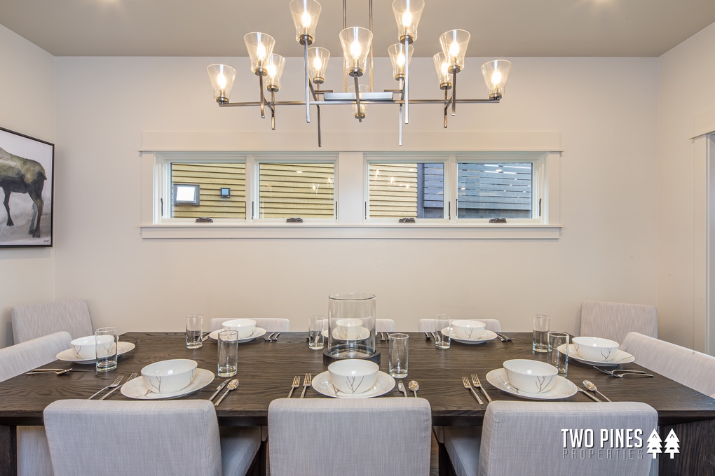 Dining Area with Seating for 8