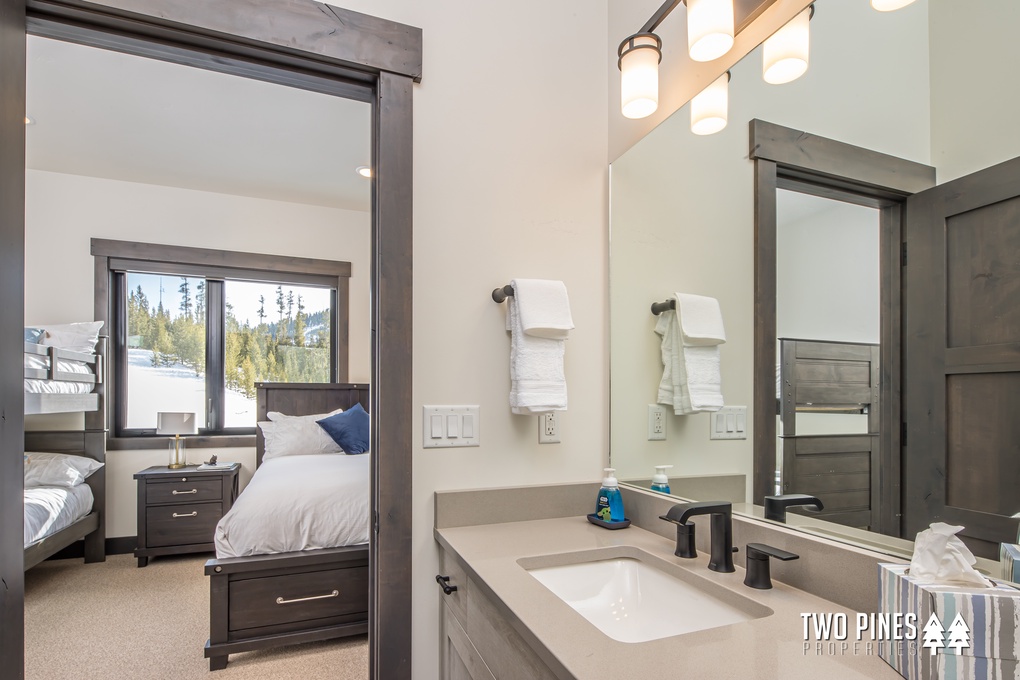 Guest En Suite with Walk-in Shower