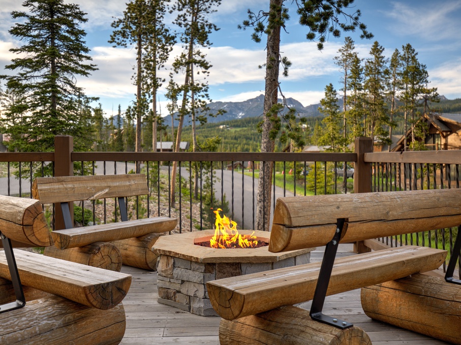 Private Deck with Fire-pit