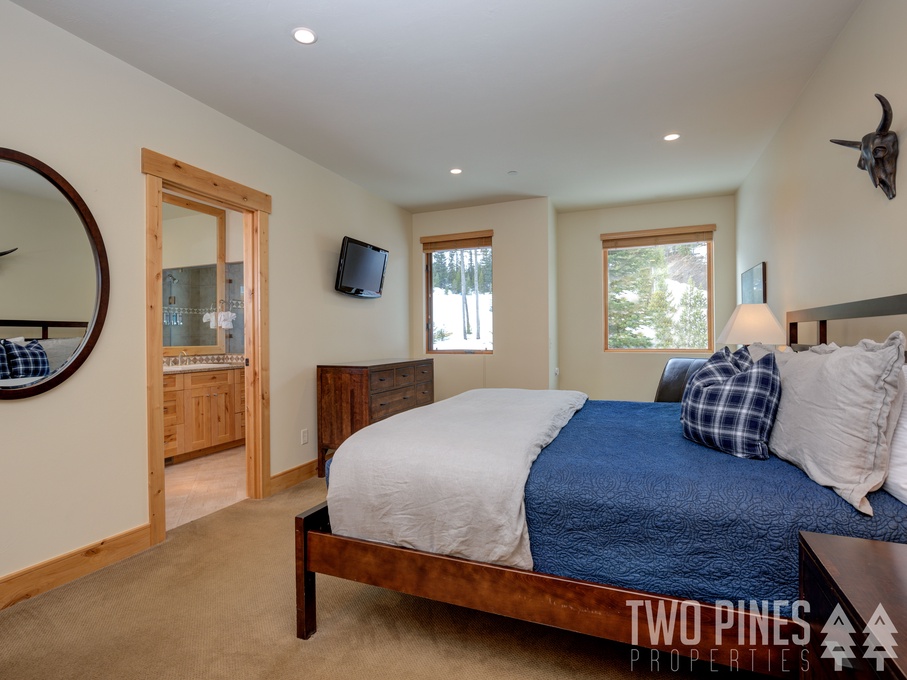 Guest Room with King Size Bed