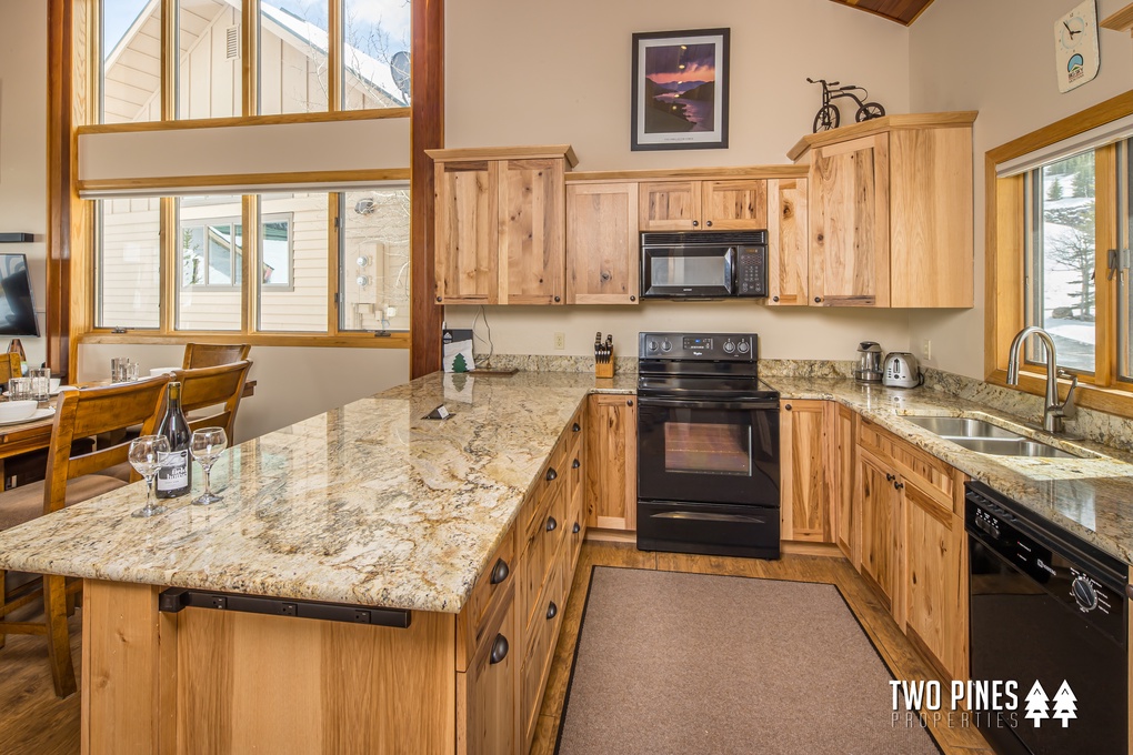 Well-Stocked Full Kitchen