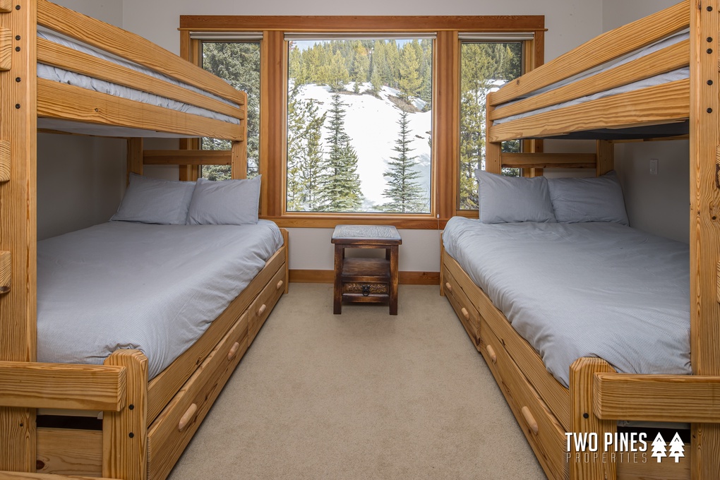 Bunk Room, Twin over Queen's