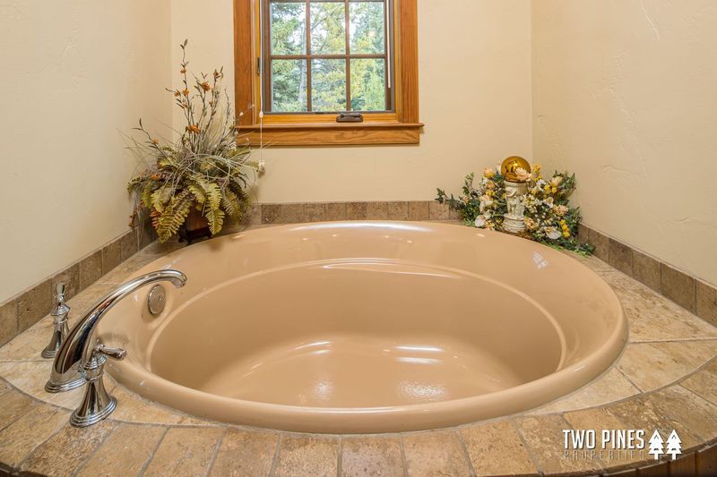 Primary En Suite Soaking Tub