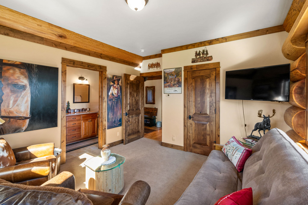 Cowboy Room (main floor w/ futon)