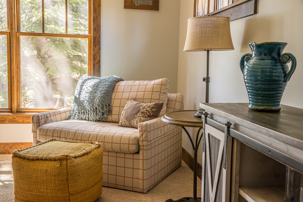 Downstairs Guest Room with Pull-Out Chair