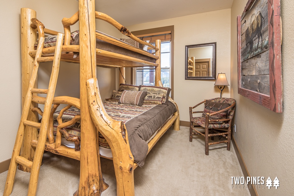 Guest Bunkroom with Twin-Over-Full Pyramid Bunkbed