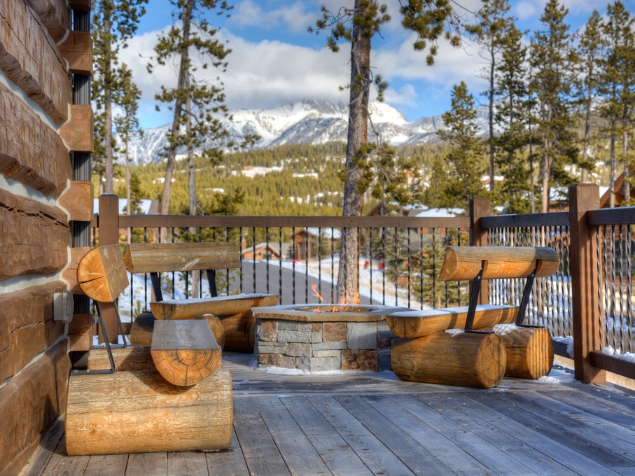 Cozy Private Deck with Fire-Pit