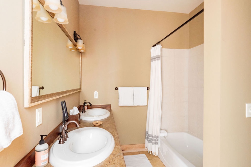 Shared Full bath upstairs