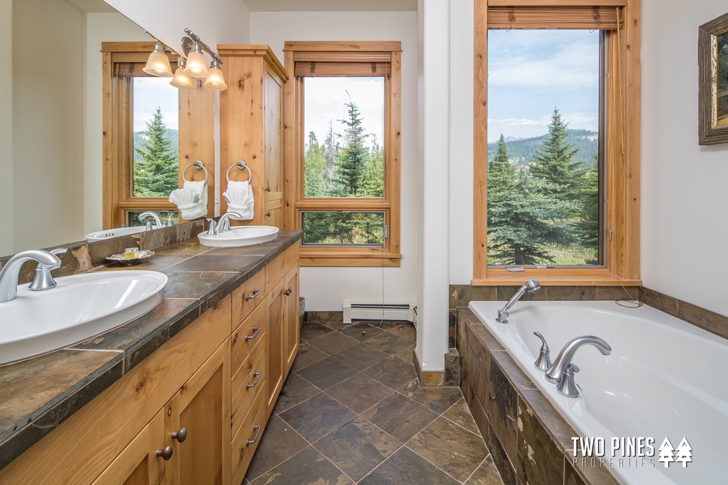Lower Level Primary En Suite Bathroom