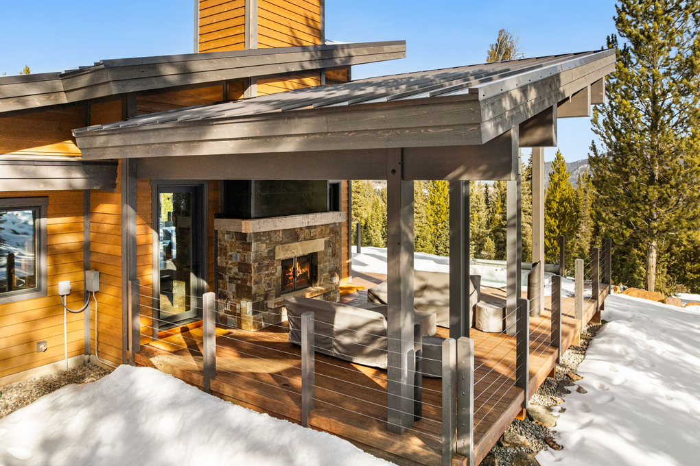 Private Outdoor Entertainment Space (main floor from living room)